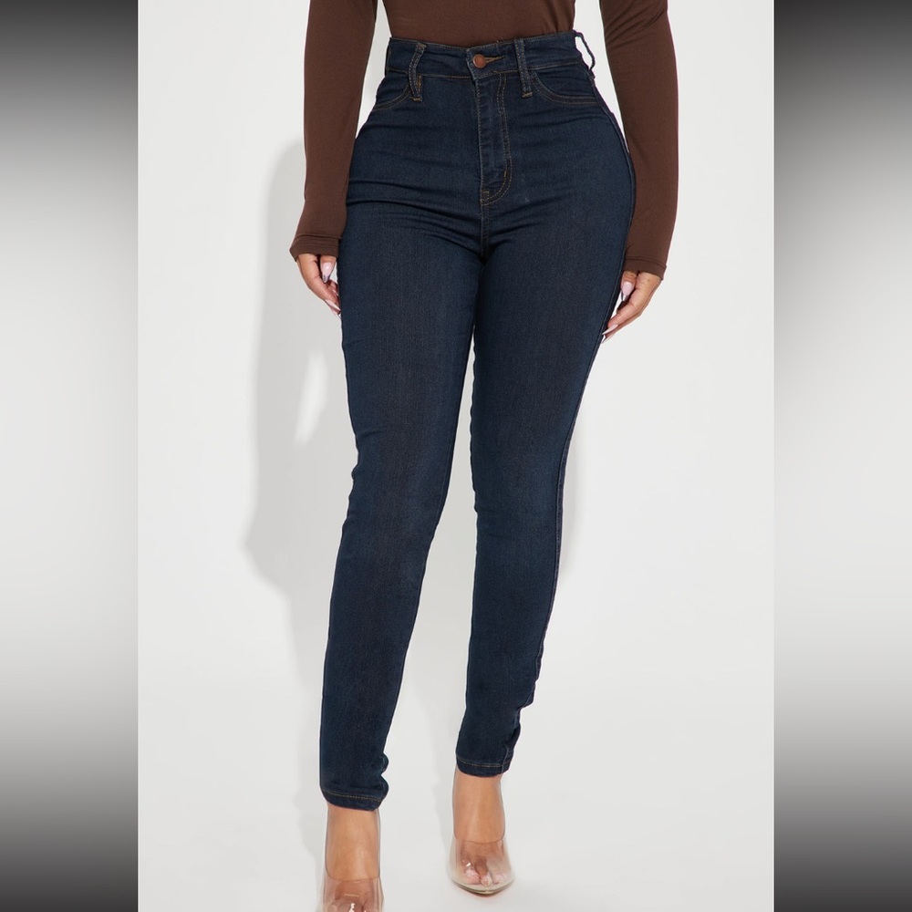 NWOT 11L Classic High Waist Skinny Jeans